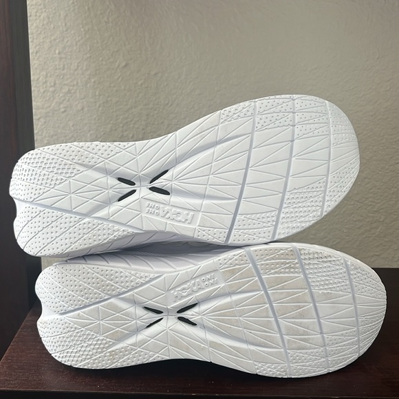 Hoka Carbon X 2 sneakers, size 8D. - Picture 6 of 14